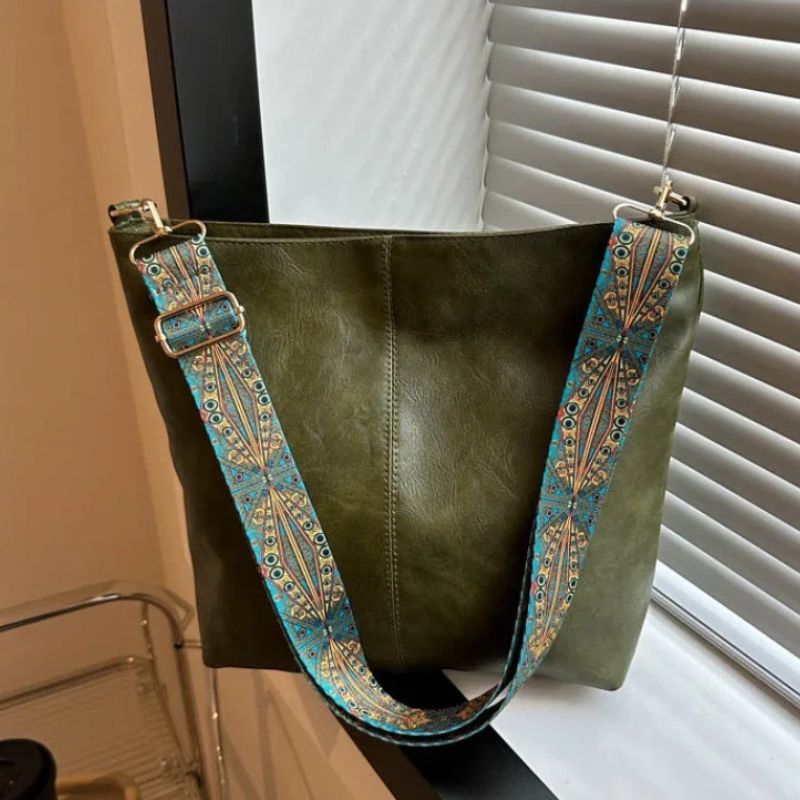 bolsa couro,
bolsa transversal feminina,
bolsa grande feminina,
bolsa feminina grande,
bolsa feminina,
bolsa de couro feminina,
bolsa couro feminina,
Bolsa Tote,
Bolsa Tiracolo