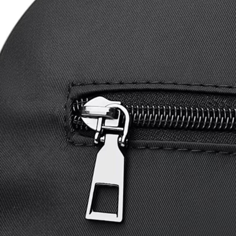 mochila feminina pequena nylon, mochila feminina pequena, mochila feminina leve, mochila feminina compacta, mochila feminina dia a dia, mochila feminina moderna, mochila feminina casual, mochila feminina vermelha, mochila feminina preta, mochila feminina prática, mochila feminina confortável