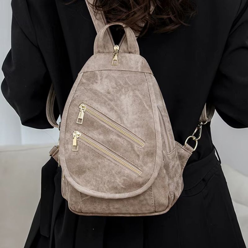 mochila feminina moderna Patricia, mochila feminina, mochila feminina pequena, mochila feminina média, mochila feminina casual, mochila feminina elegante, mochila feminina moderna, mochila feminina couro ecológico, mochila feminina premium, mochila feminina para trabalho, mochila feminina para faculdade, mochila feminina para viagem, mochila feminina para passeio, mochila feminina urbana, mochila feminina fashion, mochila feminina com muitos bolsos, mochila feminina com bolso traseiro, mochila feminina com 