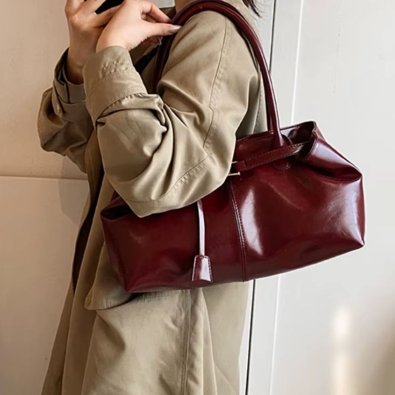 bolsa feminina grande, bolsa feminina de ombro, bolsa grande feminina, bolsa de ombro feminina, bolsa feminina couro PU, bolsa grande couro PU, bolsa feminina Marília, bolsa de ombro grande, bolsa feminina elegante, bolsa feminina moderna, bolsa feminina para trabalho, bolsa feminina para dia a dia, bolsa estilo canoa, bolsa horizontal feminina, bolsa feminina marrom, bolsa feminina preta, bolsa feminina café, bolsa feminina vinho, bolsa couro sintético feminina, bolsa feminina espaçosa