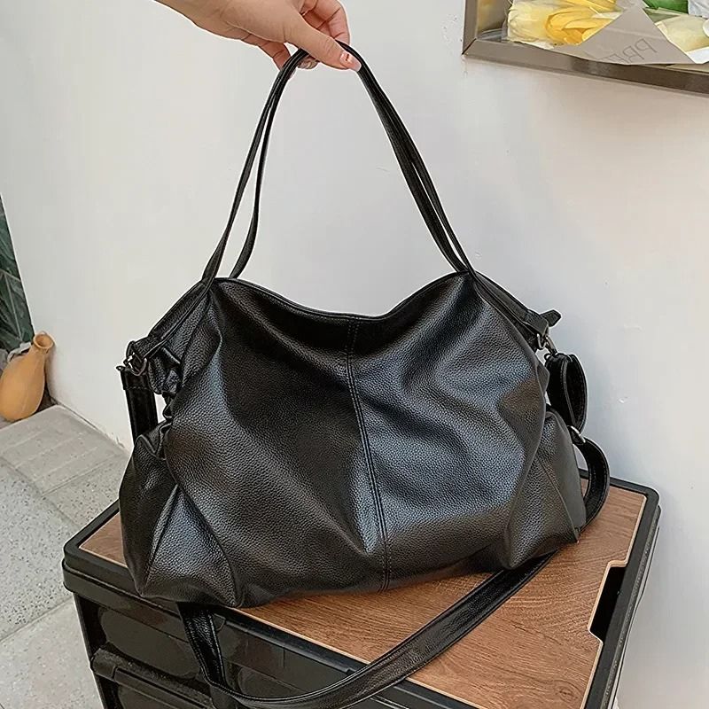 bolsa feminina grande, bolsa feminina grande Malu, bolsa Malu, bolsa feminina tiracolo, bolsa tiracolo feminina, bolsa tiracolo grande, bolsa feminina grande tiracolo, bolsa tote feminina, bolsa tote grande, bolsa feminina tote, bolsa tipo saco feminina, bolsa saco feminina, bolsa feminina tipo saco, bolsa saco grande, bolsa feminina couro PU, bolsa couro PU feminina, bolsa grande couro PU, bolsa feminina espaçosa, bolsa grande espaçosa, bolsa feminina 43 cm, bolsa grande 43 cm, bolsa feminina para o dia a 