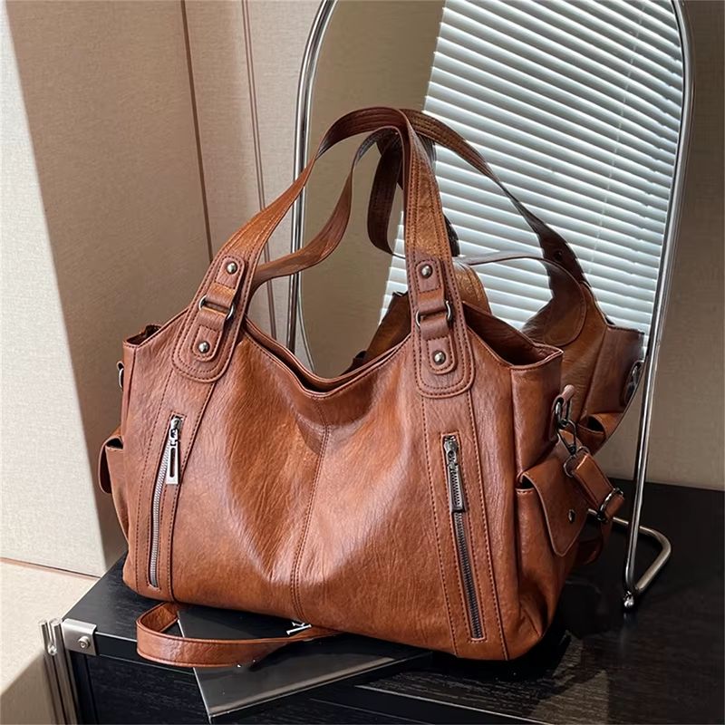 bolsa feminina grande tiracolo, bolsa feminina grande com bolsos, bolsa feminina couro macio grande, bolsa feminina espaçosa, bolsa feminina organizada, bolsa feminina prática grande, bolsa feminina dia a dia grande, bolsa feminina ombro grande, bolsa feminina funcional, bolsa feminina moderna grande, bolsa feminina com ziper, bolsa feminina elegante grande