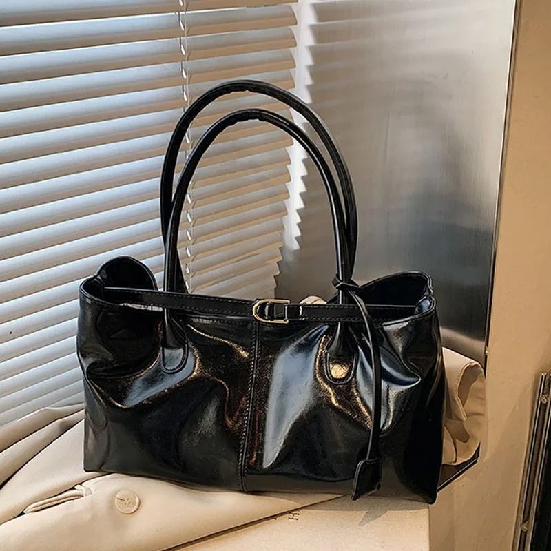 bolsa feminina grande, bolsa feminina de ombro, bolsa grande feminina, bolsa de ombro feminina, bolsa feminina couro PU, bolsa grande couro PU, bolsa feminina Marília, bolsa de ombro grande, bolsa feminina elegante, bolsa feminina moderna, bolsa feminina para trabalho, bolsa feminina para dia a dia, bolsa estilo canoa, bolsa horizontal feminina, bolsa feminina marrom, bolsa feminina preta, bolsa feminina café, bolsa feminina vinho, bolsa couro sintético feminina, bolsa feminina espaçosa
