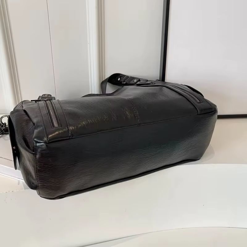 bolsa feminina grande tiracolo, bolsa feminina grande com bolsos, bolsa feminina couro macio grande, bolsa feminina espaçosa, bolsa feminina organizada, bolsa feminina prática grande, bolsa feminina dia a dia grande, bolsa feminina ombro grande, bolsa feminina funcional, bolsa feminina moderna grande, bolsa feminina com ziper, bolsa feminina elegante grande
