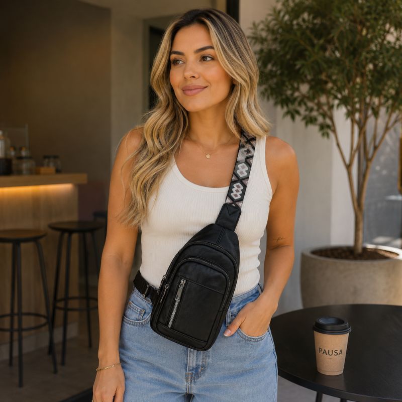 bolsa feminina tipo pochete, pochete feminina elegante, bolsa feminina fernanda, bolsa transversal feminina, bolsa tiracolo feminina, bolsa feminina compacta, bolsa feminina moderna, bolsa feminina casual, bolsa feminina pequena, bolsa feminina com zíper, bolsa feminina organizadora, bolsa feminina para passeio, bolsa feminina para viagem, bolsa feminina para trabalho, bolsa feminina confortável, bolsa feminina prática, bolsa feminina couro ecológico, bolsa feminina estilo pochete, bolsa feminina transversa