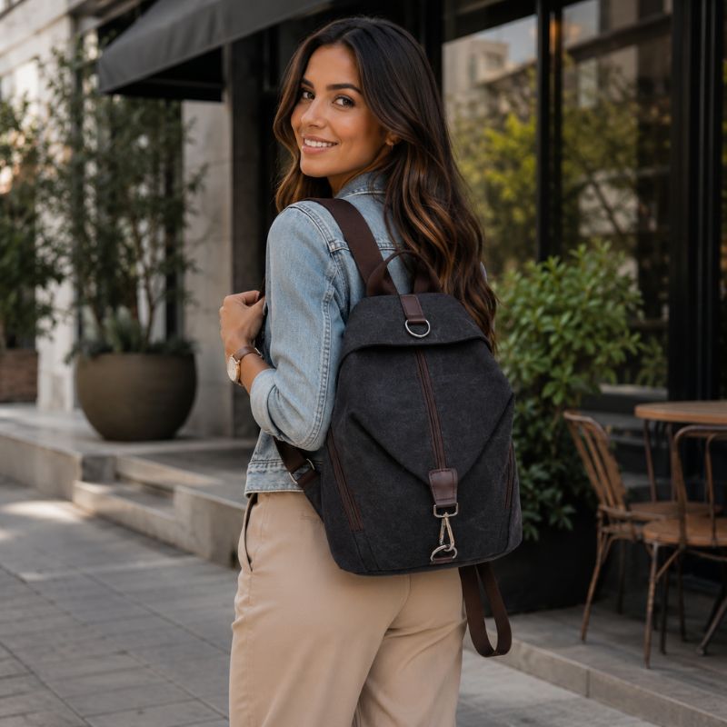 mochila feminina de lona, mochila feminina Jaqueline, mochila feminina casual, mochila feminina moderna, mochila feminina resistente, mochila feminina lona premium, mochila feminina urbana, mochila feminina para trabalho, mochila feminina para faculdade, mochila feminina para passeio, mochila feminina para viagem, mochila feminina elegante, mochila feminina com bolso traseiro, mochila feminina com bolsos laterais, mochila feminina com zíper, mochila feminina segura, mochila feminina compacta, mochila femini