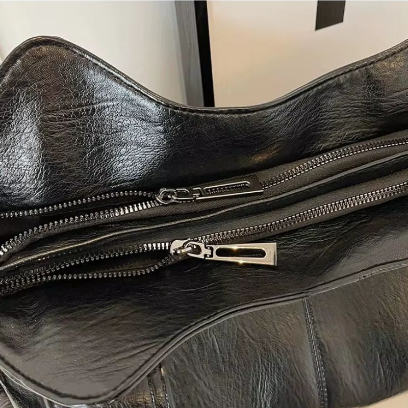 bolsa feminina grande tiracolo, bolsa feminina grande com bolsos, bolsa feminina couro macio grande, bolsa feminina espaçosa, bolsa feminina organizada, bolsa feminina prática grande, bolsa feminina dia a dia grande, bolsa feminina ombro grande, bolsa feminina funcional, bolsa feminina moderna grande, bolsa feminina com ziper, bolsa feminina elegante grande