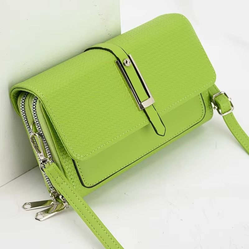 bolsa feminina clutch, clutch feminina malibu, bolsa feminina para festa, bolsa clutch elegante, bolsa feminina para casamento, bolsa feminina social, bolsa feminina sofisticada, clutch feminina luxo, bolsa feminina pequena elegante, bolsa feminina para eventos, bolsa clutch para formatura, bolsa feminina para jantar, clutch feminina moderna, bolsa feminina refinada, bolsa feminina chique, bolsa feminina preta, bolsa feminina vermelha, bolsa feminina rosa, bolsa feminina azul, bolsa feminina lilás, bolsa fe