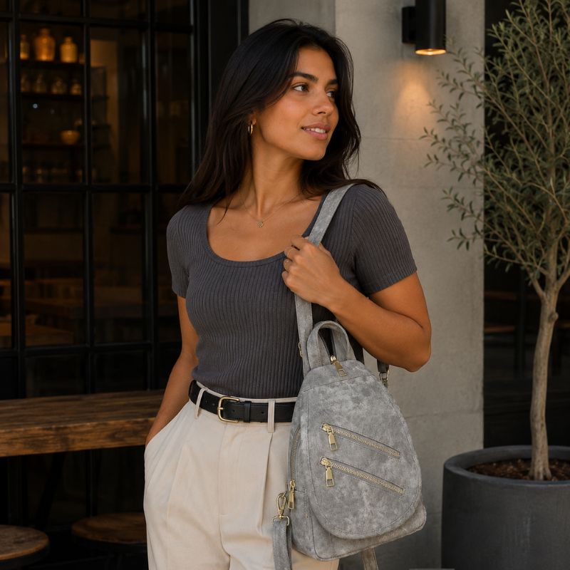 mochila feminina moderna Patricia, mochila feminina, mochila feminina pequena, mochila feminina média, mochila feminina casual, mochila feminina elegante, mochila feminina moderna, mochila feminina couro ecológico, mochila feminina premium, mochila feminina para trabalho, mochila feminina para faculdade, mochila feminina para viagem, mochila feminina para passeio, mochila feminina urbana, mochila feminina fashion, mochila feminina com muitos bolsos, mochila feminina com bolso traseiro, mochila feminina com 
