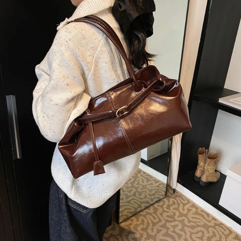 bolsa feminina grande, bolsa feminina de ombro, bolsa grande feminina, bolsa de ombro feminina, bolsa feminina couro PU, bolsa grande couro PU, bolsa feminina Marília, bolsa de ombro grande, bolsa feminina elegante, bolsa feminina moderna, bolsa feminina para trabalho, bolsa feminina para dia a dia, bolsa estilo canoa, bolsa horizontal feminina, bolsa feminina marrom, bolsa feminina preta, bolsa feminina café, bolsa feminina vinho, bolsa couro sintético feminina, bolsa feminina espaçosa