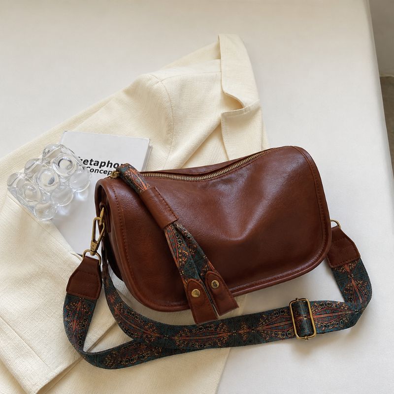 bolsa feminina tiracolo, bolsa feminina simone, bolsa feminina pequena, bolsa feminina média, bolsa feminina couro sintético, bolsa feminina couro PU, bolsa feminina macia, bolsa feminina elegante, bolsa feminina moderna, bolsa feminina casual, bolsa feminina ombro, bolsa feminina transversal, bolsa feminina baguete, bolsa feminina premium, bolsa feminina sofisticada, bolsa feminina fashion, bolsa feminina alça estampada, bolsa feminina alça pavão, bolsa feminina exclusiva, bolsa feminina preta, bolsa femin