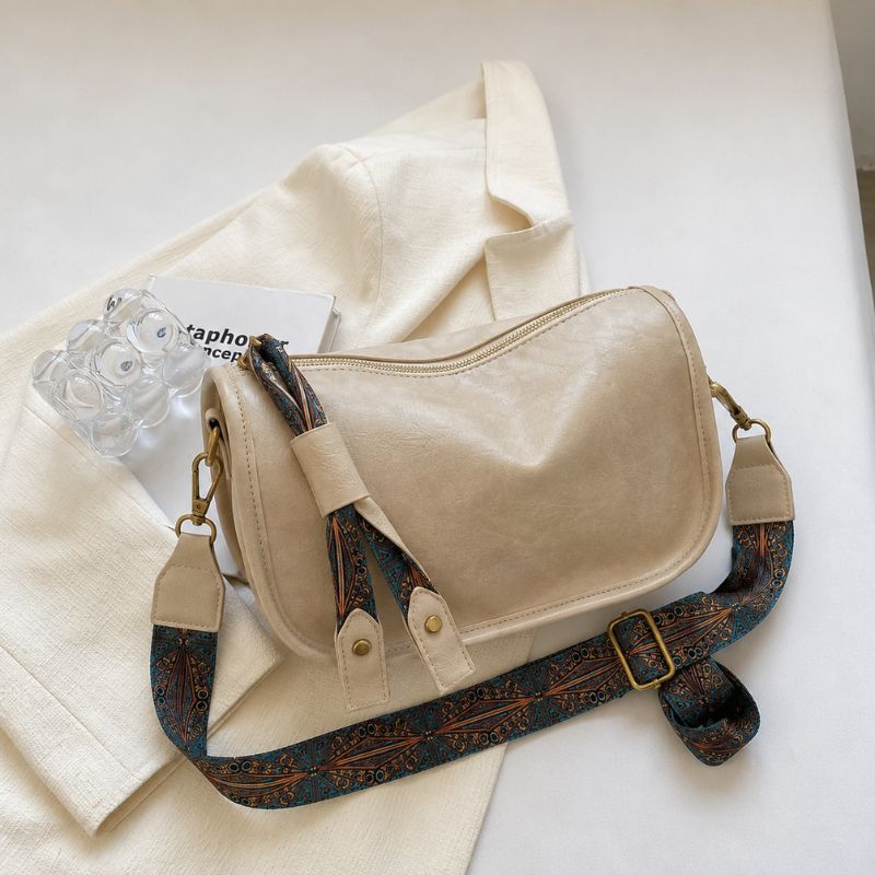 bolsa feminina tiracolo, bolsa feminina simone, bolsa feminina pequena, bolsa feminina média, bolsa feminina couro sintético, bolsa feminina couro PU, bolsa feminina macia, bolsa feminina elegante, bolsa feminina moderna, bolsa feminina casual, bolsa feminina ombro, bolsa feminina transversal, bolsa feminina baguete, bolsa feminina premium, bolsa feminina sofisticada, bolsa feminina fashion, bolsa feminina alça estampada, bolsa feminina alça pavão, bolsa feminina exclusiva, bolsa feminina preta, bolsa femin