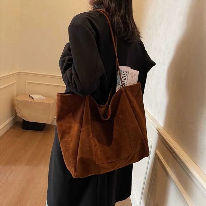 bolsa feminina grande, bolsa feminina grande Juci, bolsa Juci, bolsa tipo saco feminina, bolsa saco feminina, bolsa feminina suede, bolsa feminina em suede, bolsa suede sintético, bolsa em suede sintético, bolsa estilo camurça, bolsa feminina estilo camurça, bolsa camurça feminina, bolsa efeito camurça, bolsa grande camurça, bolsa grande suede, bolsa de ombro feminina, bolsa feminina de ombro, bolsa grande de ombro, bolsa feminina espaçosa, bolsa grande espaçosa, bolsa feminina para o dia a dia, bolsa grand