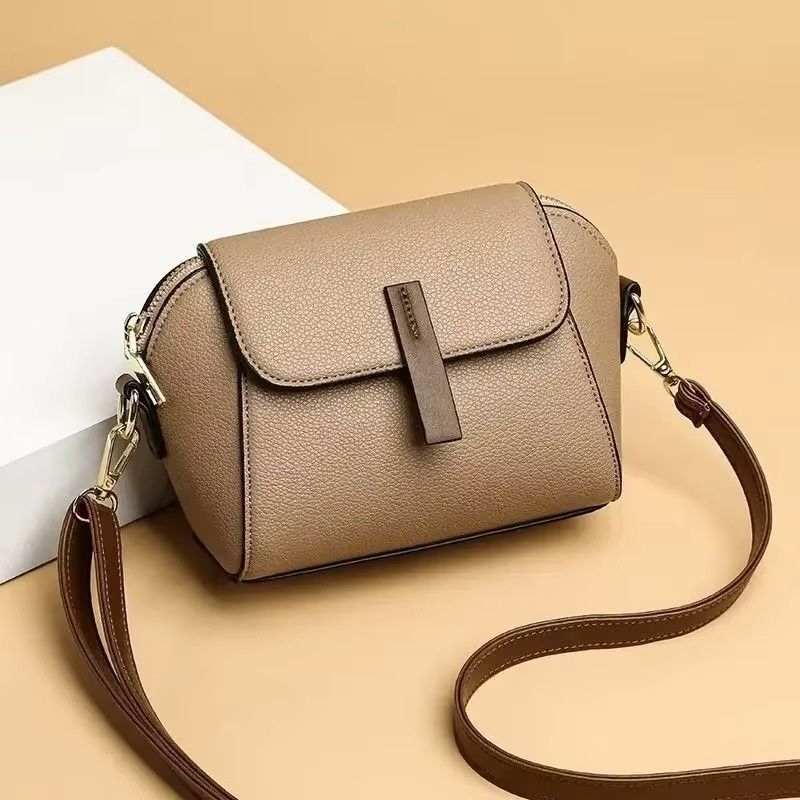 bolsa feminina tiracolo brenda, bolsa feminina pequena, bolsa feminina estruturada, bolsa feminina compacta, bolsa feminina elegante, bolsa feminina moderna, bolsa feminina transversal, bolsa feminina de ombro, bolsa feminina casual elegante, bolsa feminina premium, bolsa feminina sofisticada, bolsa feminina pequena elegante, bolsa feminina para passeio, bolsa feminina para trabalho, bolsa feminina para viagem, bolsa feminina fashion, bolsa feminina versátil, bolsa feminina minimalista, bolsa feminina preta