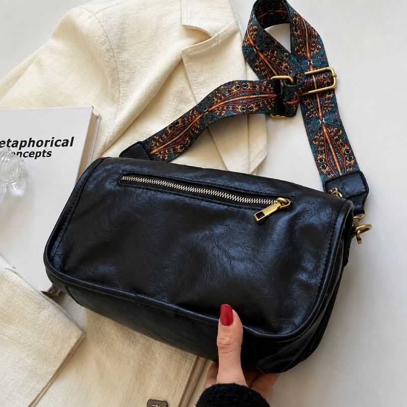 bolsa feminina tiracolo, bolsa feminina simone, bolsa feminina pequena, bolsa feminina média, bolsa feminina couro sintético, bolsa feminina couro PU, bolsa feminina macia, bolsa feminina elegante, bolsa feminina moderna, bolsa feminina casual, bolsa feminina ombro, bolsa feminina transversal, bolsa feminina baguete, bolsa feminina premium, bolsa feminina sofisticada, bolsa feminina fashion, bolsa feminina alça estampada, bolsa feminina alça pavão, bolsa feminina exclusiva, bolsa feminina preta, bolsa femin