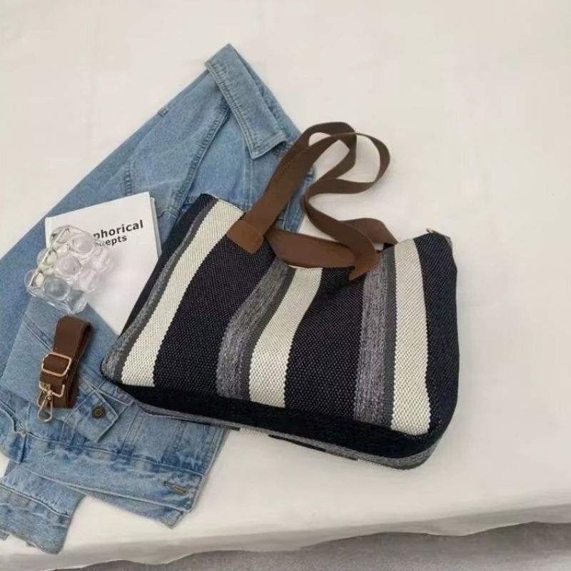 bolsa feminina, bolsa feminina Mel, bolsa Mel, bolsa feminina tipo sacola, bolsa tipo sacola feminina, bolsa sacola feminina, bolsa feminina de tecido, bolsa de tecido feminina, bolsa feminina listrada, bolsa listrada feminina, bolsa de tecido listrada, bolsa feminina tamanho médio, bolsa feminina média, bolsa média feminina, bolsa feminina média espaçosa, bolsa feminina 38 cm, bolsa feminina 38x28, bolsa feminina 38x28x11, bolsa feminina de ombro, bolsa de ombro feminina, bolsa feminina com alça longa, bol