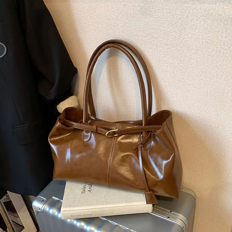 bolsa feminina grande, bolsa feminina de ombro, bolsa grande feminina, bolsa de ombro feminina, bolsa feminina couro PU, bolsa grande couro PU, bolsa feminina Marília, bolsa de ombro grande, bolsa feminina elegante, bolsa feminina moderna, bolsa feminina para trabalho, bolsa feminina para dia a dia, bolsa estilo canoa, bolsa horizontal feminina, bolsa feminina marrom, bolsa feminina preta, bolsa feminina café, bolsa feminina vinho, bolsa couro sintético feminina, bolsa feminina espaçosa