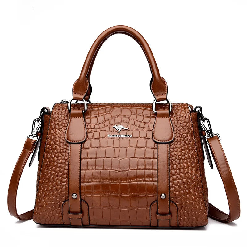 bolsa transversal feminina,
bolsa tiracolo,
bolsa feminina,
bolsa de couro feminina,
bolsa de couro,
bolsa couro,
Bolsa Crocodilo,
Bolsa Feminina Média