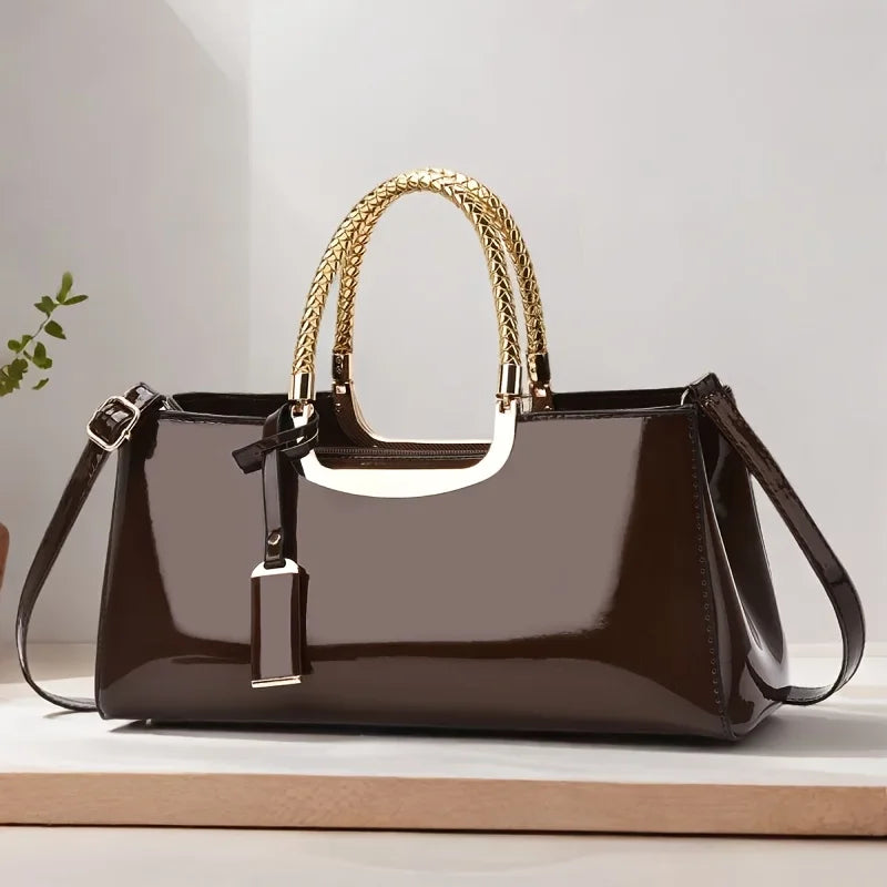 bolsa clutch feminina, clutch feminina de luxo, bolsa feminina envernizada, bolsa feminina brilhante, clutch feminina elegante, bolsa feminina sofisticada, bolsa feminina luxo, bolsa feminina para festa, bolsa feminina para casamento, clutch feminina moderna, bolsa feminina premium, bolsa feminina elegante para eventos, clutch feminina refinada, bolsa feminina moderna luxo, bolsa feminina estruturada, bolsa feminina glamourosa, bolsa feminina com alça dourada, bolsa feminina fashion, clutch feminina preta, 