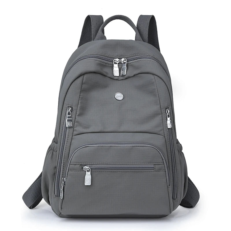 mochila feminina nylon, mochila feminina grande, mochila feminina para trabalho, mochila feminina para estudo, mochila feminina A4, mochila feminina resistente, mochila feminina leve, mochila feminina moderna, mochila feminina com divisórias, mochila feminina casual, mochila feminina confortável, mochila feminina espaçosa
