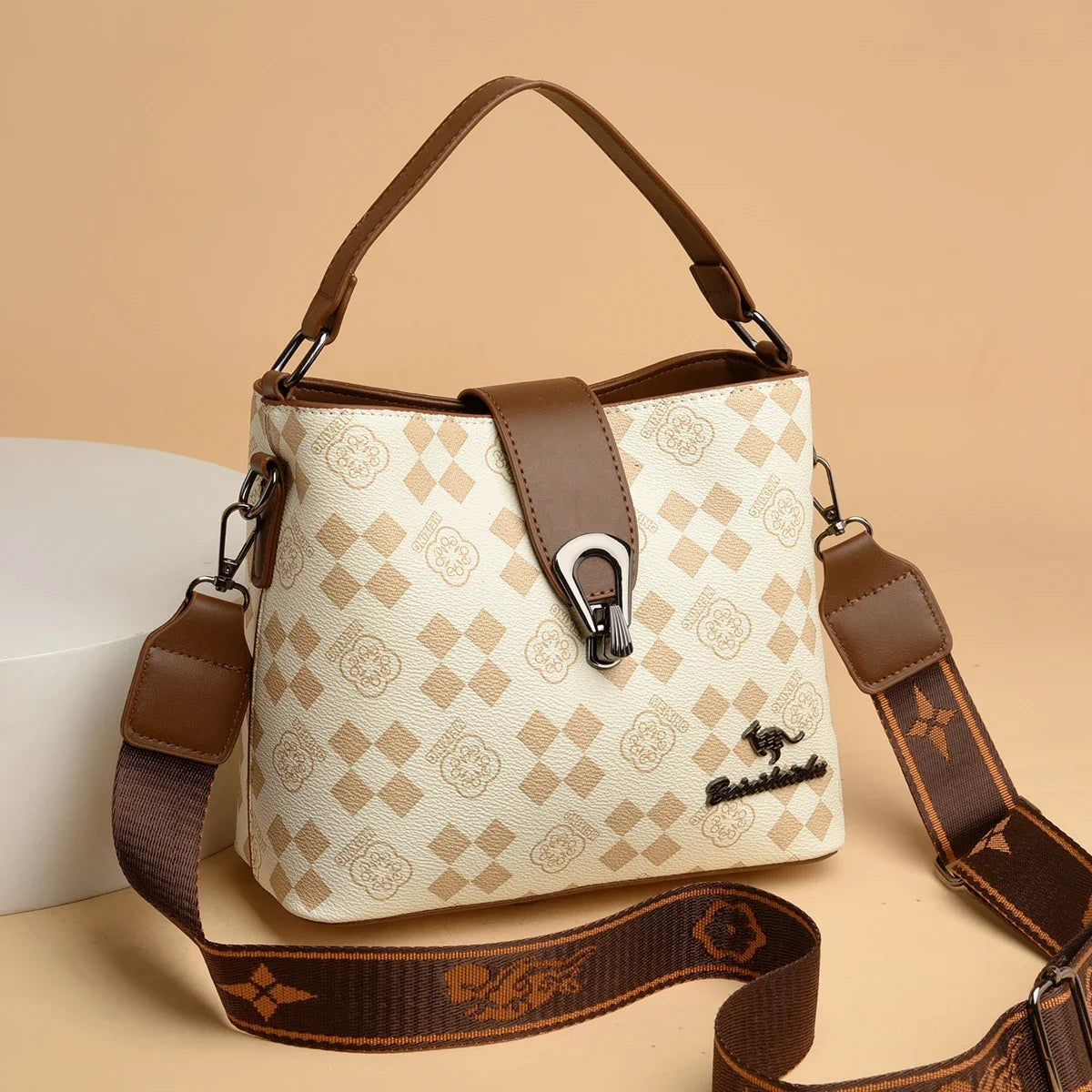 bolsa transversal feminina,
bolsa tiracolo,
bolsa feminina,
bolsa de couro feminina,
bolsa de couro,
bolsa couro,
bolsa transversal feminina