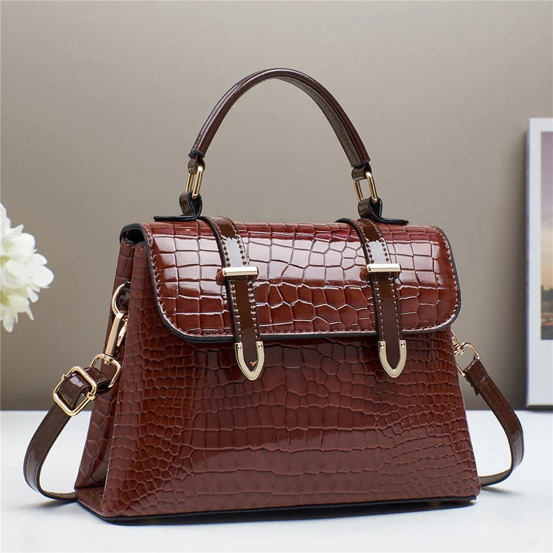 bolsa transversal feminina,
bolsa tiracolo,
bolsa feminina,
bolsa de couro feminina,
bolsa de couro,
bolsa couro,
bolsa crocodilo,
bolsa textura crocodilo,
bolsa para festas feminina