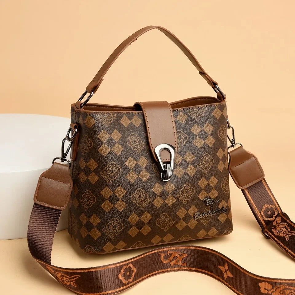 bolsa transversal feminina,
bolsa tiracolo,
bolsa feminina,
bolsa de couro feminina,
bolsa de couro,
bolsa couro,
bolsa transversal feminina
