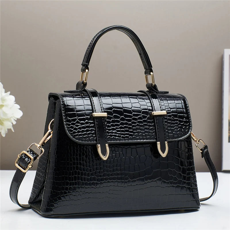 bolsa transversal feminina,
bolsa tiracolo,
bolsa feminina,
bolsa de couro feminina,
bolsa de couro,
bolsa couro,
bolsa crocodilo,
bolsa textura crocodilo,
bolsa para festas feminina