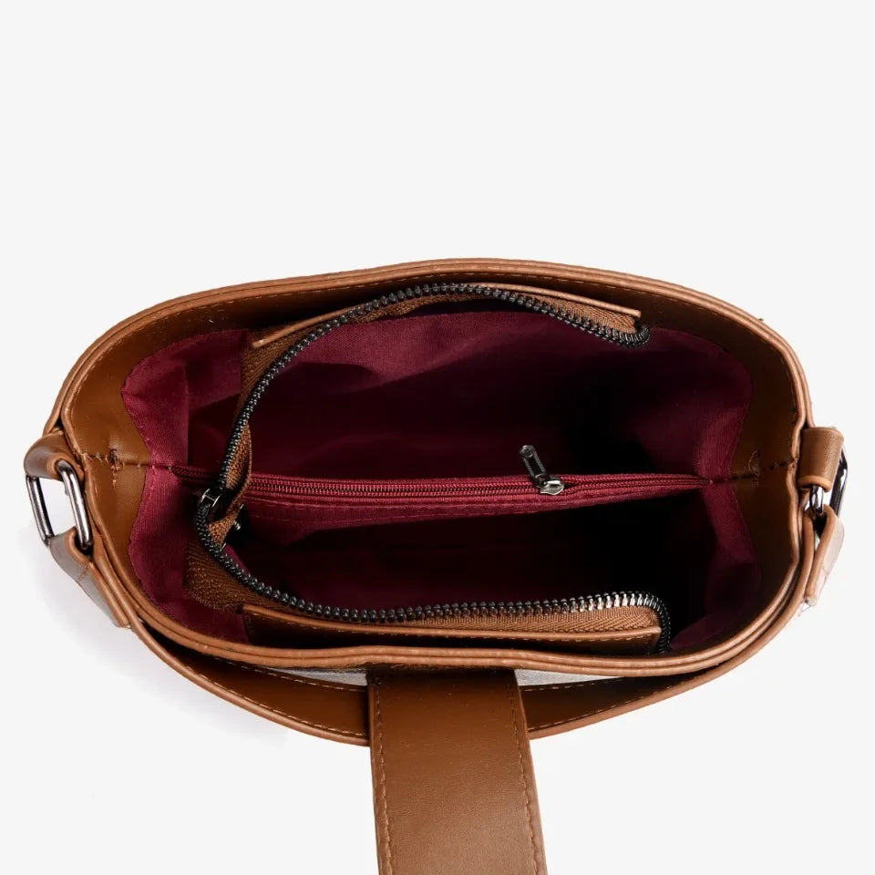 bolsa transversal feminina,
bolsa tiracolo,
bolsa feminina,
bolsa de couro feminina,
bolsa de couro,
bolsa couro,
bolsa transversal feminina