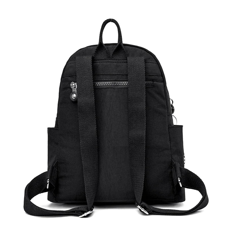 mochila feminina nylon, mochila feminina leve, mochila feminina pequena, mochila feminina média, mochila feminina moderna, mochila feminina casual, mochila feminina para dia a dia, mochila feminina preta, mochila feminina verde, mochila feminina resistente, mochila feminina compacta, mochila feminina organizada