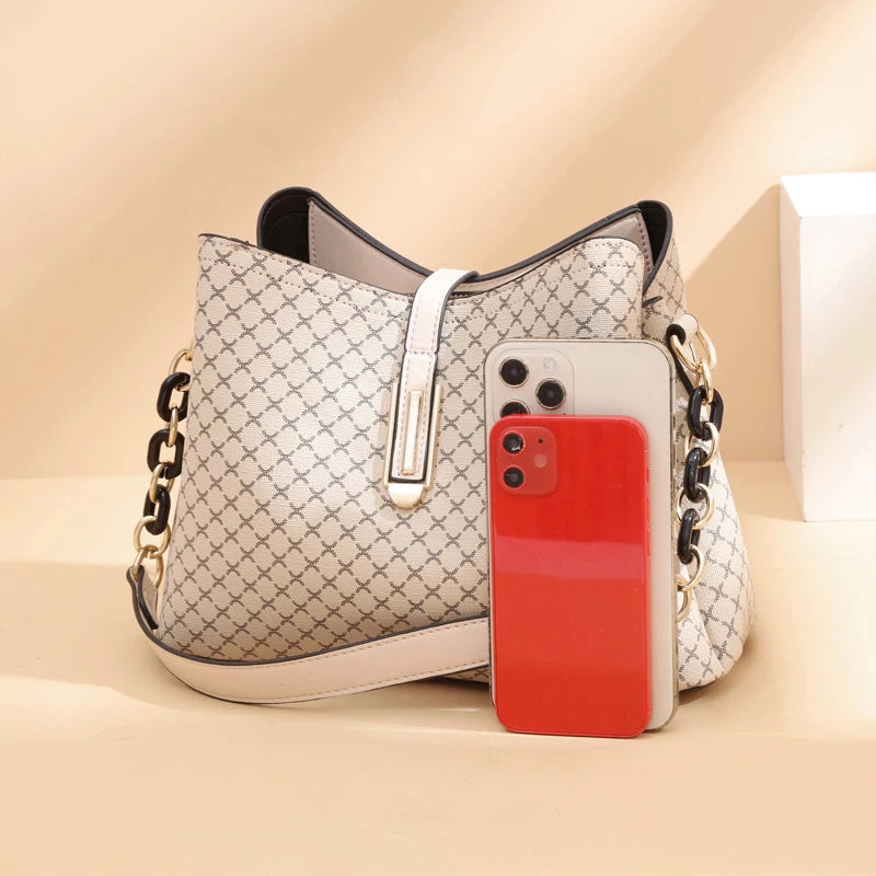 bolsa transversal feminina, bolsa grande feminina, bolsa feminina grande, bolsa feminina, bolsa de couro feminina, bolsa couro feminina, bolsa couro legitimo