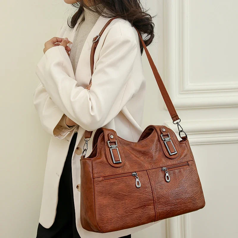 bolsa couro,
bolsa transversal feminina,
bolsa grande feminina,
bolsa feminina grande,
bolsa feminina,
bolsa de couro feminina,
bolsa couro feminina,
Bolsa Tote,
Bolsa Tiracolo