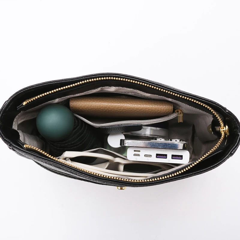 bolsa couro,
bolsa transversal feminina,
bolsa grande feminina,
bolsa feminina grande,
bolsa feminina,
bolsa de couro feminina,
bolsa couro feminina,
Bolsa Tote,
Bolsa Tiracolo