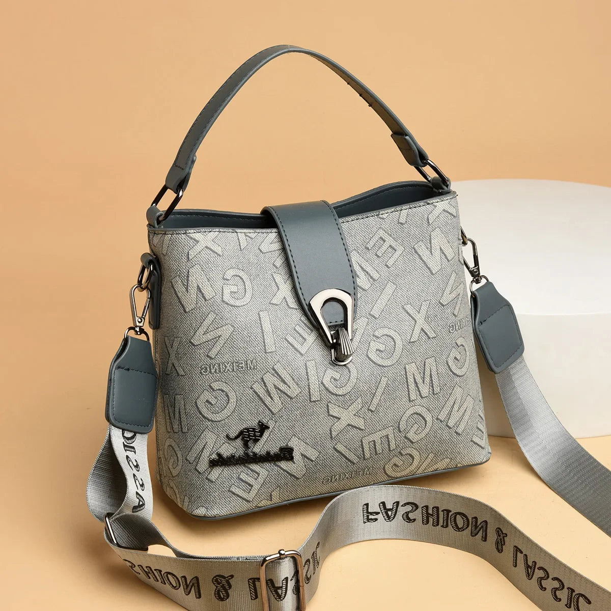 bolsa transversal feminina,
bolsa tiracolo,
bolsa feminina,
bolsa de couro feminina,
bolsa de couro,
bolsa couro,
bolsa transversal feminina