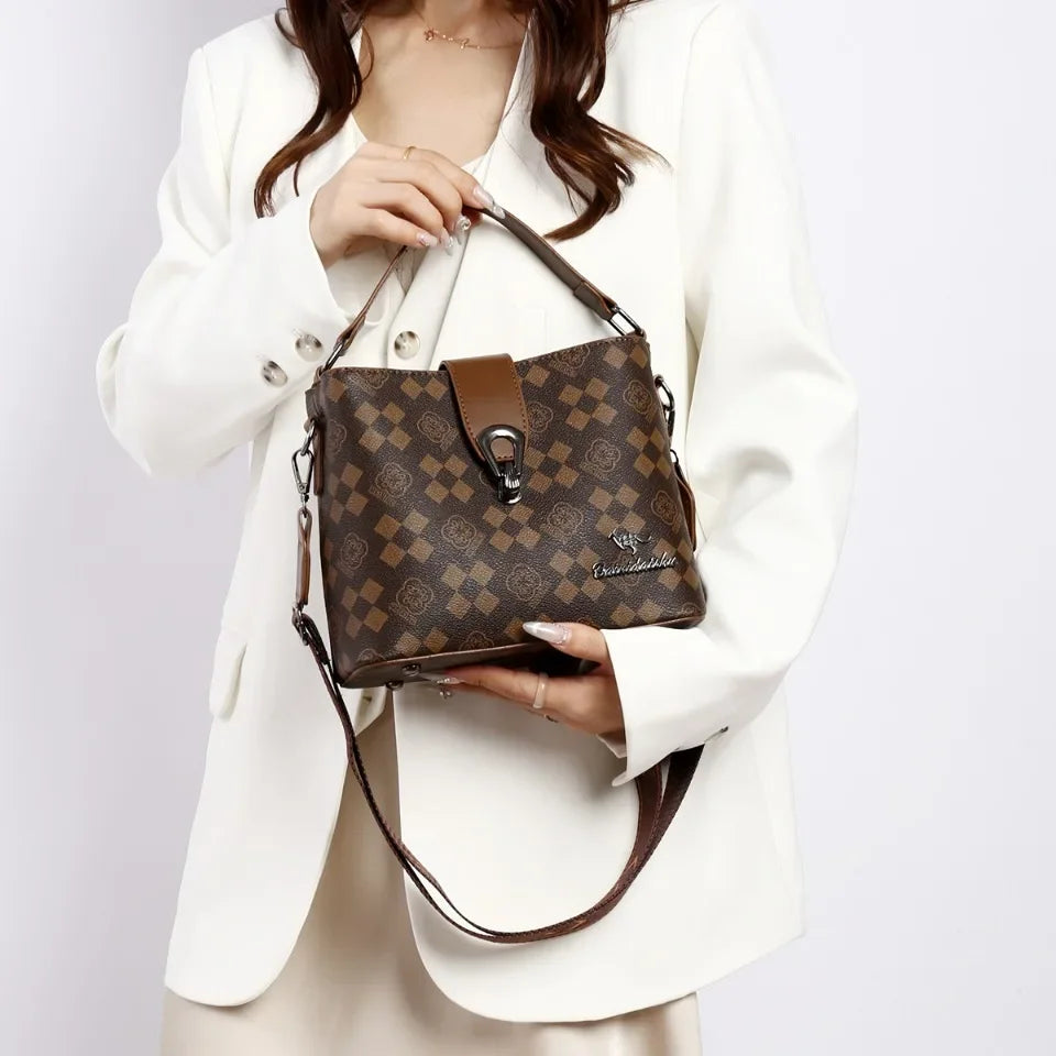 bolsa transversal feminina,
bolsa tiracolo,
bolsa feminina,
bolsa de couro feminina,
bolsa de couro,
bolsa couro,
bolsa transversal feminina