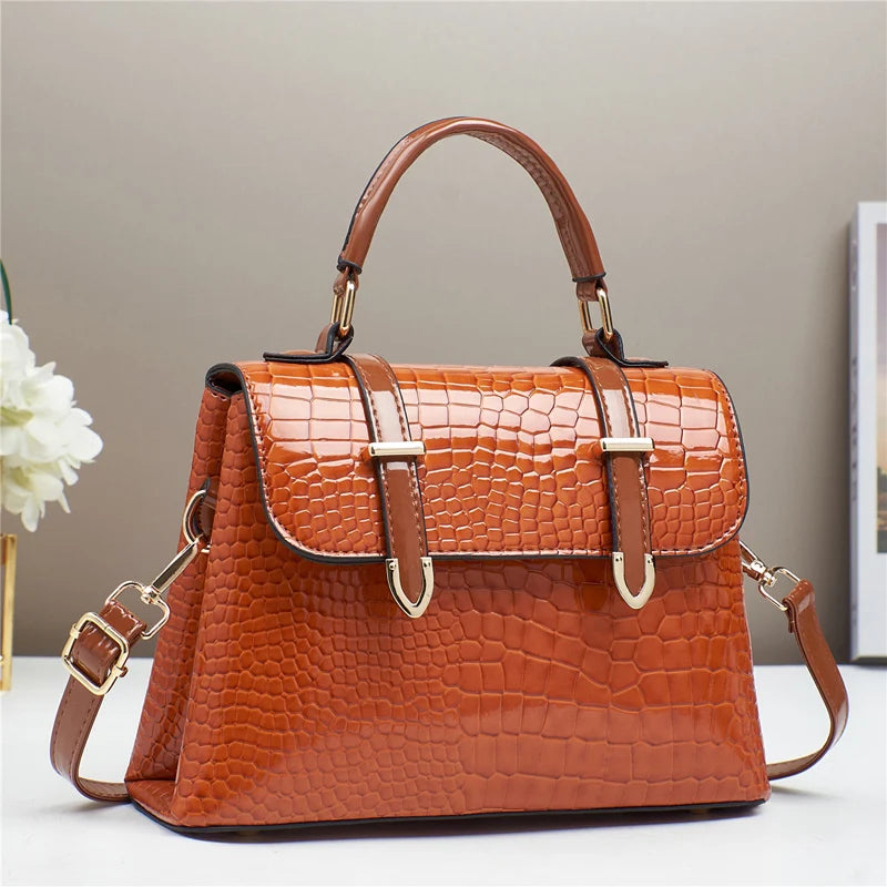 bolsa transversal feminina,
bolsa tiracolo,
bolsa feminina,
bolsa de couro feminina,
bolsa de couro,
bolsa couro,
bolsa crocodilo,
bolsa textura crocodilo,
bolsa para festas feminina