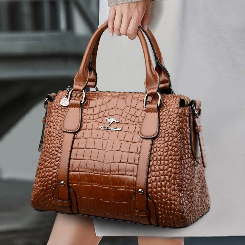 bolsa transversal feminina,
bolsa tiracolo,
bolsa feminina,
bolsa de couro feminina,
bolsa de couro,
bolsa couro,
Bolsa Crocodilo,
Bolsa Feminina Média